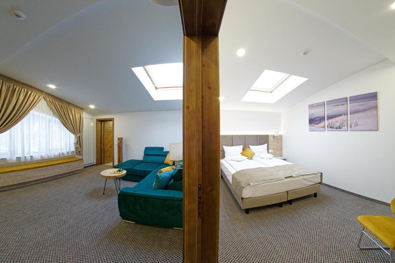 Aquarius Boutique Hotel Kimpulung Mołdawski Zewnętrze zdjęcie