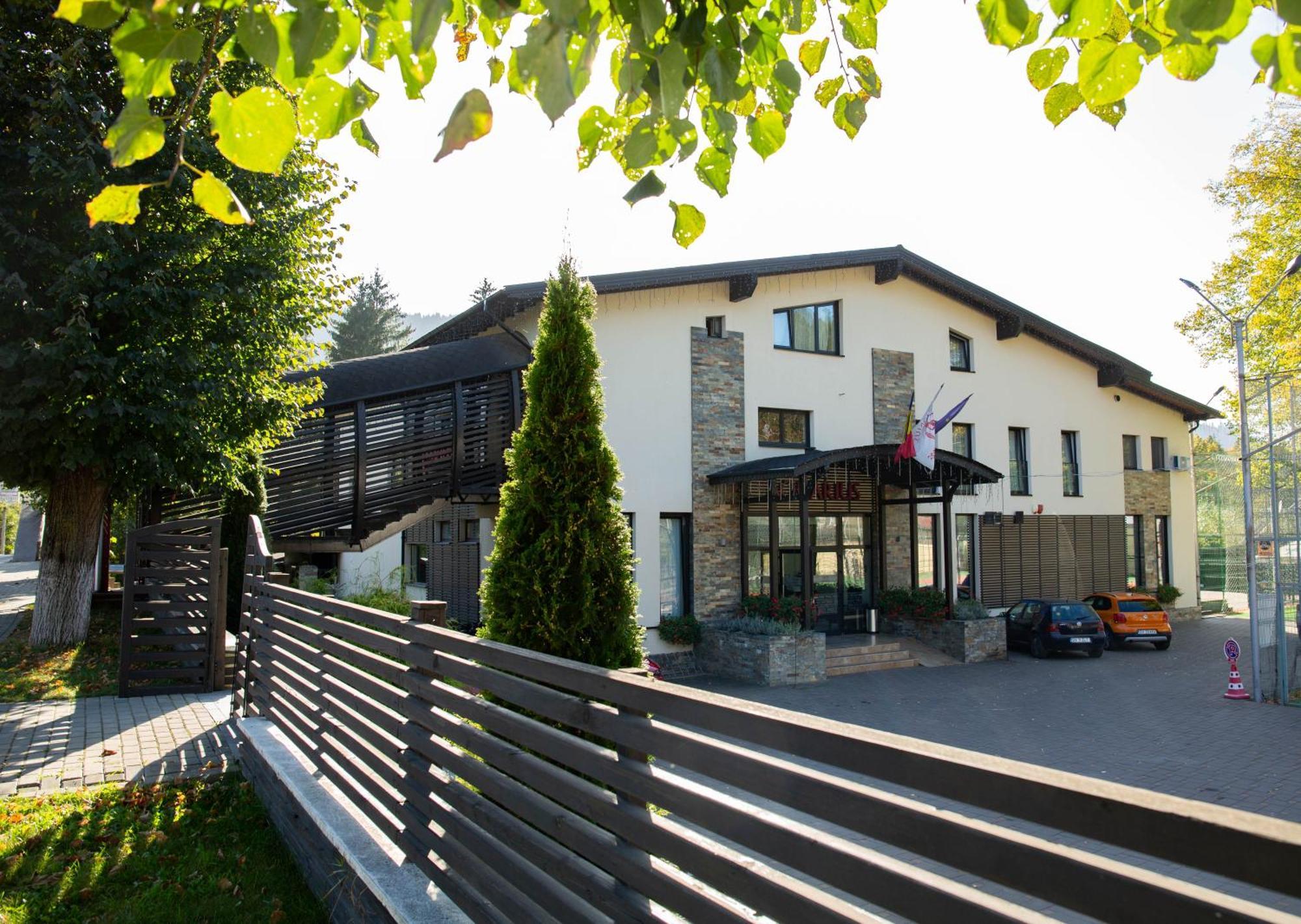 Aquarius Boutique Hotel Kimpulung Mołdawski Zewnętrze zdjęcie